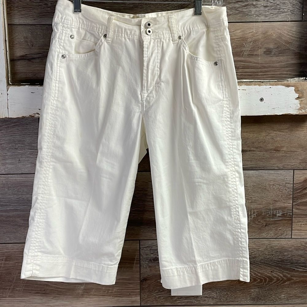 BANDOLINOBLU Ladies Cotton White Capri 5 Pocket Zip Button Closure Pants Size 10